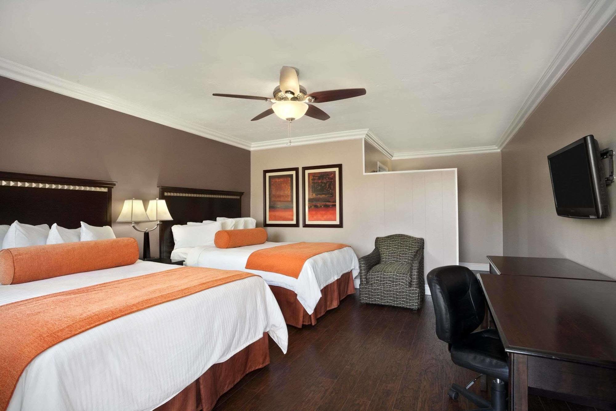 Travelodge By Wyndham Santa Maria Екстер'єр фото